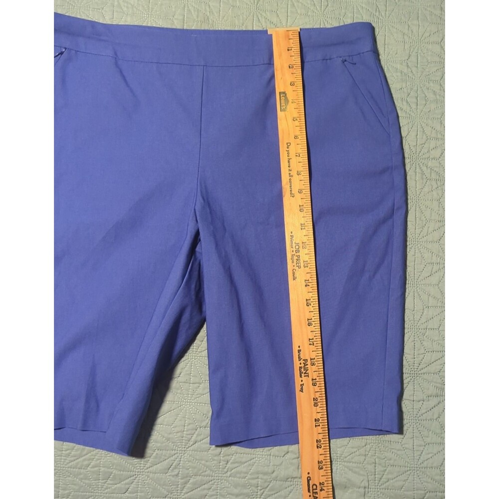 Chicos Women's Sleek Stretch Pull On Shorts Amparo Blue Zip Pockets Sz 2.5/14 US - Picture 6 of 8